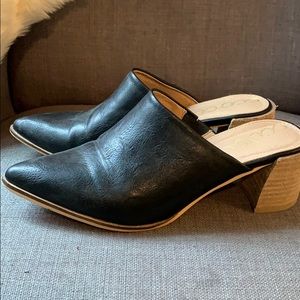 🔥 BOGO Black mules
